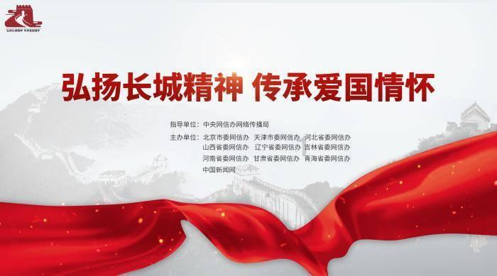 轿车司机分心驾驶冲上违停拖车 网友:这下不用叫拖车了……
